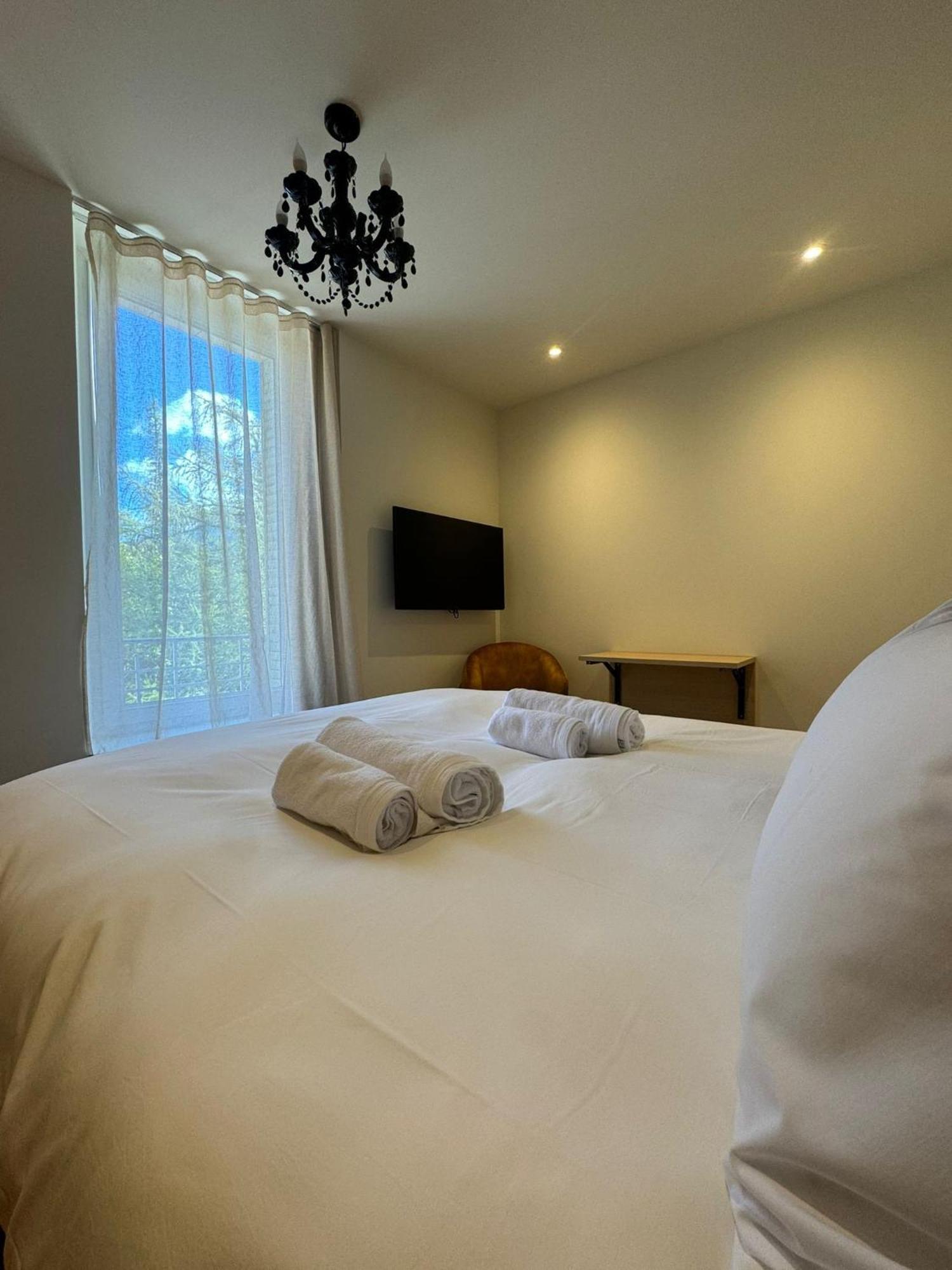 Appartements Confortables Avec Vue Montagne - Residence Villa Belle Fleur Château-Ville-Vieille 외부 사진