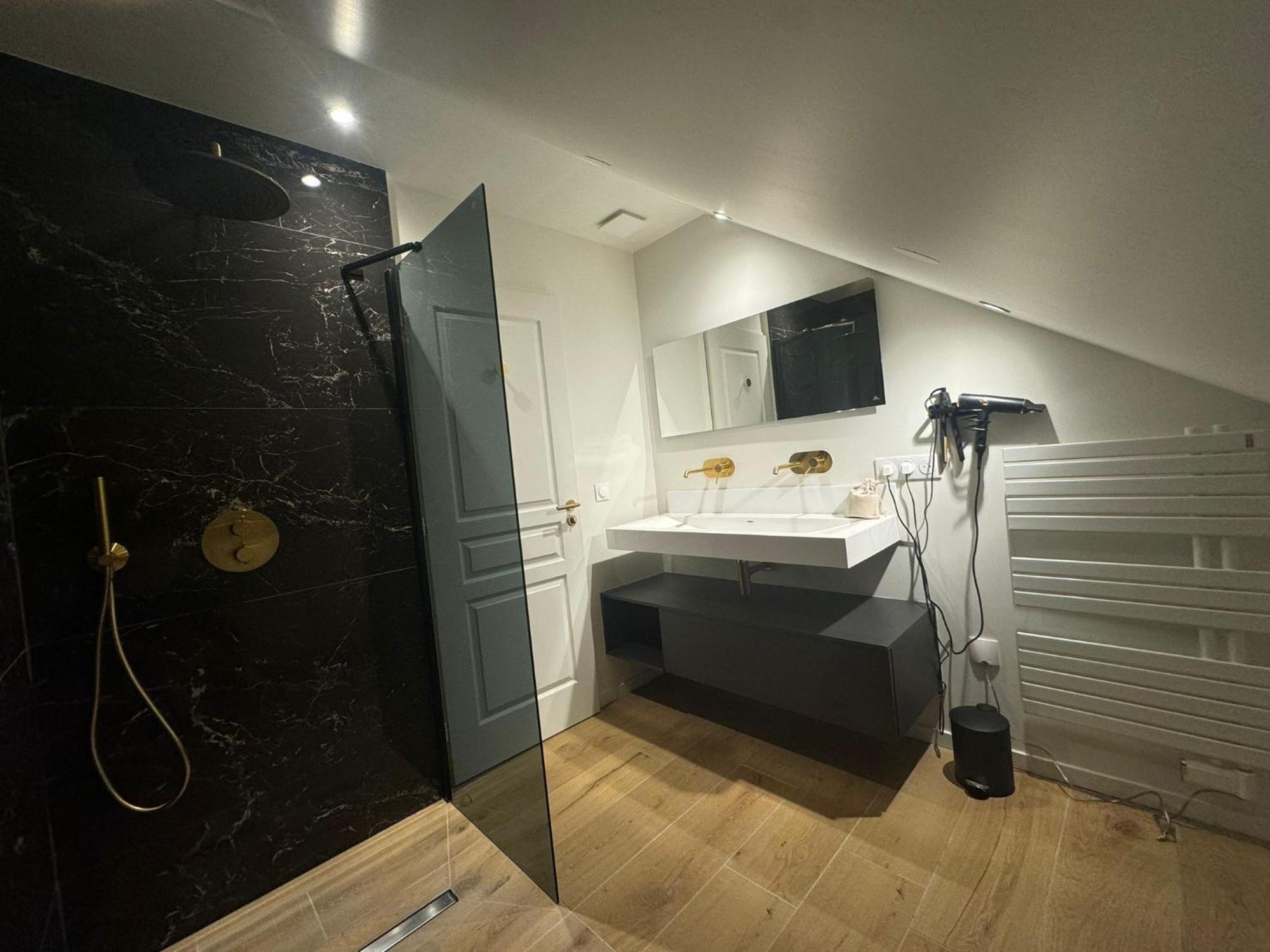 Appartements Confortables Avec Vue Montagne - Residence Villa Belle Fleur Château-Ville-Vieille 외부 사진