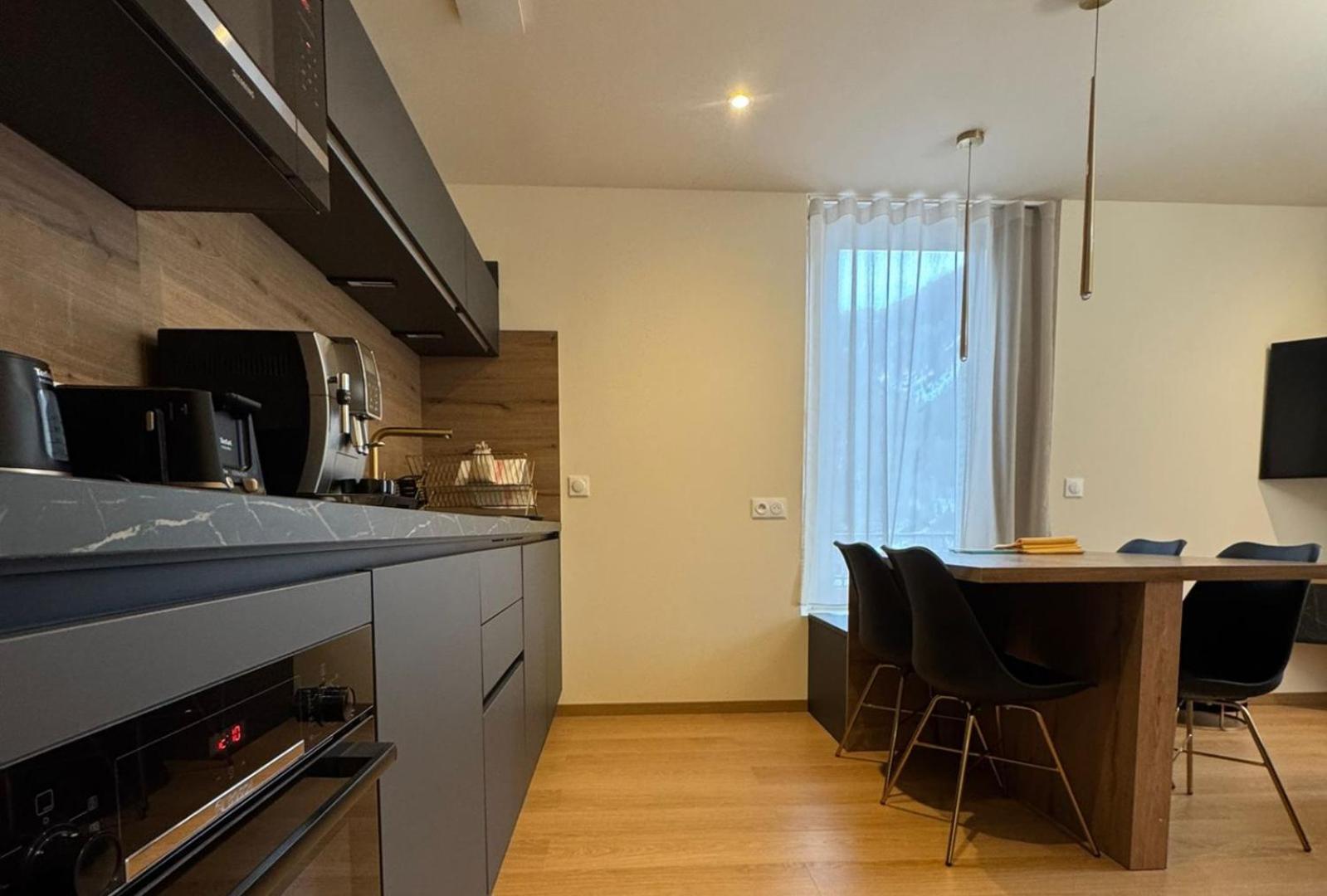 Appartements Confortables Avec Vue Montagne - Residence Villa Belle Fleur Château-Ville-Vieille 외부 사진